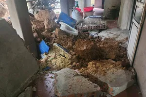 Nhiều nơi ở Thanh Hóa, Nghệ An bị sạt lở, chia cắt sau mưa lớn