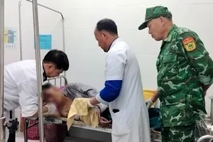 Quân y Đồn Biên phòng Tri Lễ phối hợp cứu sống anh V.B.D. bị ngộ độc lá ngón