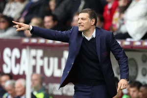 Slaven Bilic tạm tránh được nguy cơ bị sa thải. Ảnh: Getty Images