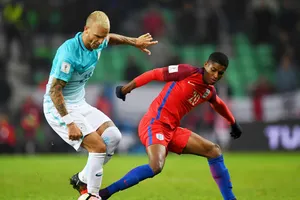 Anh (đỏ) sẽ không khó vượt qua Slovenia. Ảnh: Getty Images