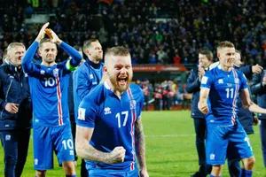 Cầu thủ Iceland mừng chiến tích lịch sử. Ảnh: EPA