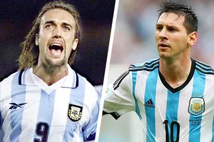 Messi (phải) vượt qua kỷ lục ghi bàn của Batistuta. Ảnh Getty Images