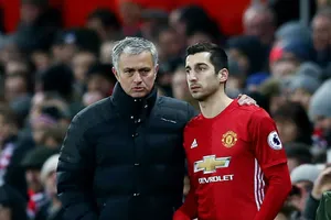 Jose Mourinho hy vọng Henrikh Mkhitaryan (phải) sẽ tái tạo lại động lực sau đòn trừng phạt vừa qua. Ảnh: Getty Images 