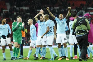 HLV Pep Guardiola không nán lại sân ăn mừng vì muốn tránh rắc rối, nhưng cuối cùng nó vẫn xảy ra. Ảnh: Getty Images 