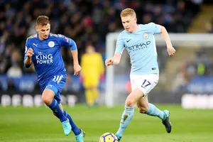 Kevin De Bruyne (phải) đã sẵn sàng cam kết tương lai với Man.City. Ảnh: Getty Images
