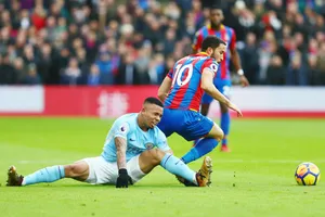 Tình huống dẫn đến chấn thương của Gabriel Jesus. Ảnh: Getty Images 