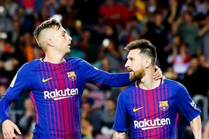 Deulofeu (trái) không còn sát cánh với Messi khi đã chuyển đến Watford. Ảnh: Getty Images