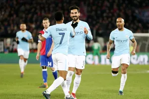 Ilkay Gundogan (giữa) mừng chiến thắng cùng đồng đội. Ảnh: Getty Images