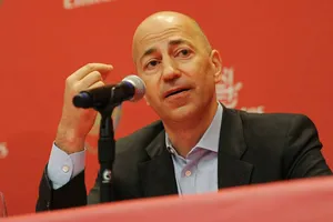 Ivan Gazidis là cái tên đứng đầu trong nỗ lực tìm HLV mới cho Pháo thủ. Ảnh: Getty Images