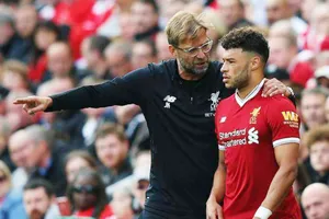 Qua tay Jurgen Klopp, Alex Oxlade-Chamberlain vụt sáng và đó là một ví dụ. Ảnh: Getty Images 