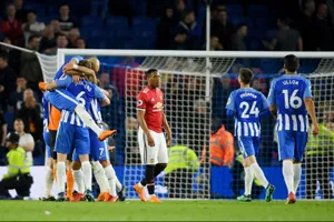 Anthony Martial (Man.United) thất vọng giữa niềm vui chiến thắng của Brighton. Ảnh: Getty Images 