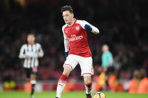 Mesut Oezil chỉ đá chính 25 trong 58 trận mùa này. Ảnh: Getty Images 