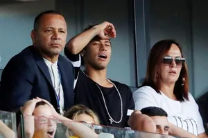 Gia đình Neymar dường như đã đặt cả trái tim ở Real. Ảnh AS.