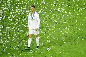 Ronaldo có vẻ không vui khi không ghi bàn tại trận chung kết. Ảnh: Getty Images