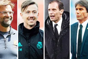 Klopp (số 1 từ trái qua) đang dẫn đầu cuộc bầu chọn của độc giả AS. Ảnh Marca.