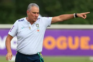 HLV Tite đang duy trì cường độ cao trong các buổi tập của Brazil. Ảnh: Getty Images 