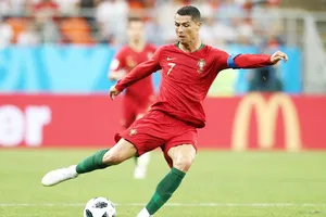 Theo Coates, sẽ sai lầm nếu chỉ tập trung vào Ronaldo ở cuộc đối đầu với Bồ Đào Nha. Ảnh: Getty Images