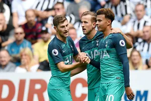 Dele Alli phải ăn mừng bàn thắng quyết định. Ảnh: Getty Images