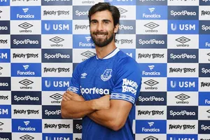 Gomes dù là người của Everton vẫn bị nhận những chỉ trích từ các culé.