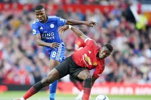 Paul Pogba (phải) thi đấu tập trung và quyết tâm ở trận khai mạc. Ảnh: Getty Images 