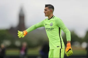 Aro Muric được triệu hồi trong cơn khủng hoảng thủ môn. Ảnh: The Sun