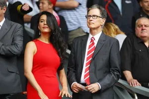 Chủ sở hữu John W. Henry (phải) quyết tâm đưa Liverpool trở lại đỉnh cao. Ảnh: Getty Images