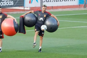 Enrique có kế hoạch đưa Tây Ban Nha trở lại giai đoạn hoàng kim. Ảnh EPA.