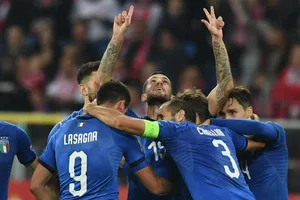 Cristiano Biraghi mừng bàn thắng đáng nhớ nhất sự nghiệp. Ảnh: Getty Images 