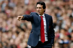HLV Unai Emery luôn thận trọng để tránh cho cầu thủ không tự mãn. Ảnh: Getty Images 