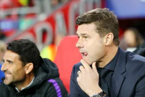 HLV Mauricio Pochetinno không giấu được vẻ lo lắng trước trận derby London. Ảnh: Getty Images 