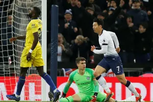 Son Heung-min tung đòn kết liễu Chelsea. Ảnh: Getty Images 