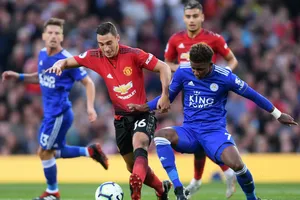 “Hàng thừa” Matteo Darmian (trái) liệu sẽ là trụ cột của Man.United trước Arsenal? Ảnh: Getty Images 