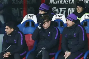 HLV Mauricio Pochettino lộ rõ sự chán chường trong trận đấu. Ảnh: The Sun