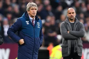 HLV Manuel Pellegrini muốn giúp người kế nhiệm Pep Guardiola. Ảnh: Getty Images