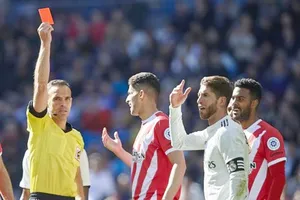 Sergio Ramos thiết lập kỷ lục chẳng ai mong muốn. Ảnh: Getty Images