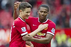 Ander Herrera và Antonio Valencia là 2 cái tên quan trọng đầu tiên chính thức rời Man.United. Ảnh: Getty Images