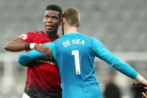 Paul Pogba và David de Gea vắng mặt là cú sốc với Man.United. Ảnh: Getty Images 