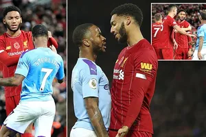 Màn va chạm giữa Raheem Sterling và Joe Gomez đã lây lan sang tuyển Anh