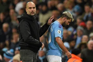 HLV Pep Guardiola thất vọng vì mất chân sút chủ lực Sergio Aguero trong vài tuần. Ảnh: Getty Images