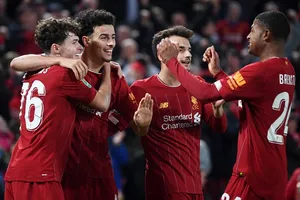 HLV Jurgen Klopp không chỉ mang hết những ngôi sao mà còn cả những cầu thủ trẻ tốt nhất đến Qatar. Ảnh: Getty Images