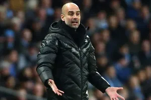 HLV Pep Guardiola đang đối mặt những vấn đề không thể kiểm soát. Ảnh: Getty Images