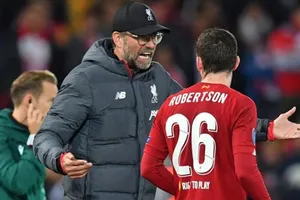 HLV Jurgen Klopp nổi nóng ở lượt đi, lần này các hậu vệ Liverpool phải làm tốt hơn. Ảnh: Getty Images
