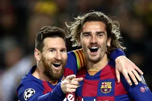 Nỗ lực giữ chân Lionel Messi cùng chiêu mộ nhiều ngôi sao như Antoine Griezmann khiến quỹ lương Barca phình to. Ảnh: Getty Images