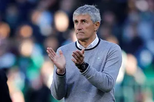 Quique Setien được mô tả là một HLV bị ám ảnh bởi triết lý tấn công. Ảnh: Getty Images 