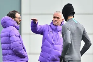 HLV Jose Mourinho rõ ràng đã “cuồng chân” vì cách ly. Ảnh: Getty Images 