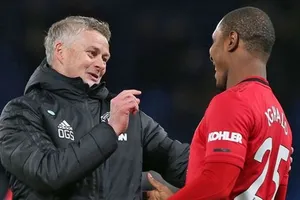 HLV Ole Gunnar Solskjaer luôn hài lòng về Odion Ighalo. Ảnh: Getty Images