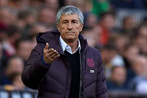 HLV Quique Setien liên tục bày tỏ không hài lòng. Ảnh: Getty Images 