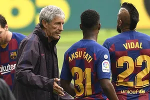 HLV Quique Setien không được lòng cầu thủ Barcelona? Ảnh: Getty Images