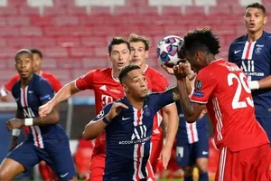 Kingsley Coman và tình huống đánh đầu ghi bàn quyết định của trận chung kết. Ảnh: Getty Images
