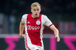 Donny van de Beek sẽ giúp hàng tiền vệ Man.United trở nên năng động và cũng vững chắc hơn. Ảnh: Getty Images